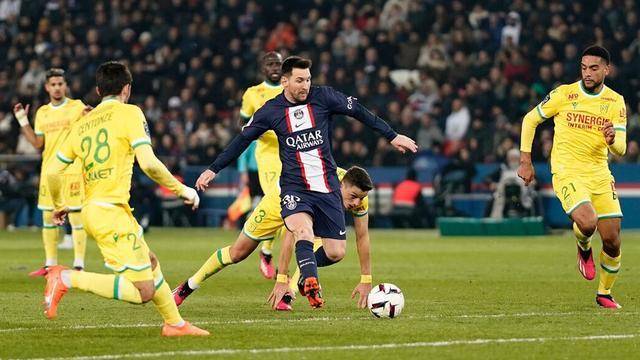 AYX Sports-巴黎圣日耳曼队惨败！主帅赛后直言球队需彻底反思，还有经验当前.-AYX Sports